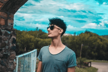 低調(diào)秀恩愛，曬美食曬合照、金莎名字打分，解析