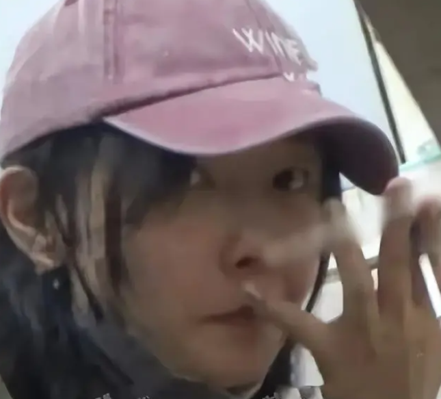 煙酒不離身，深夜聚餐照片曝光，白百何名字打分，解析