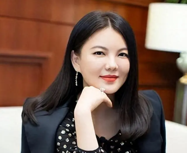 李湘宣布退休，李湘名字打分，解析