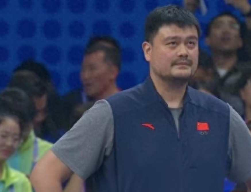 男籃輸了，姚明獨自離場，姚明名字打分，解析