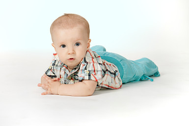 姓李的男孩起名字99分，照著抄都不會(huì)錯(cuò)！