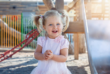 2024年鄧姓寶寶取名大全，屬龍女孩名字取名攻略 