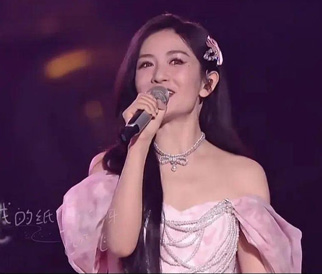 謝娜跨年夜情緒失控淚崩，謝娜名字打分，解析