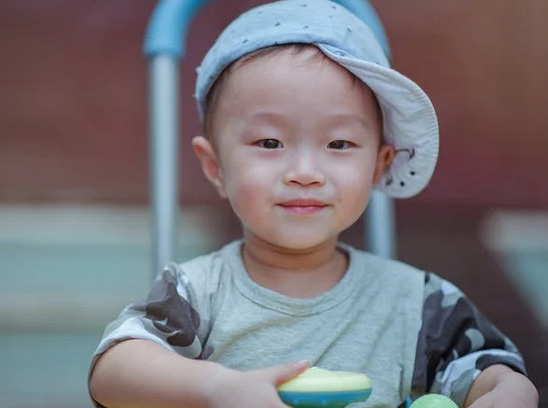 男孩起名丨充滿了陽光與朝氣的男孩名，干凈爽朗寓意好