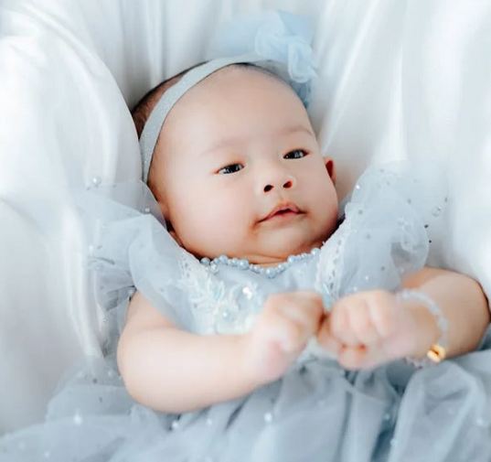 姓謝好聽稀少的女孩名字，謝姓詩經中唯美的名字