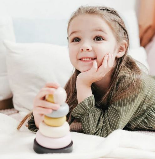 姓盛的女孩名字清冷2個字的有哪些？