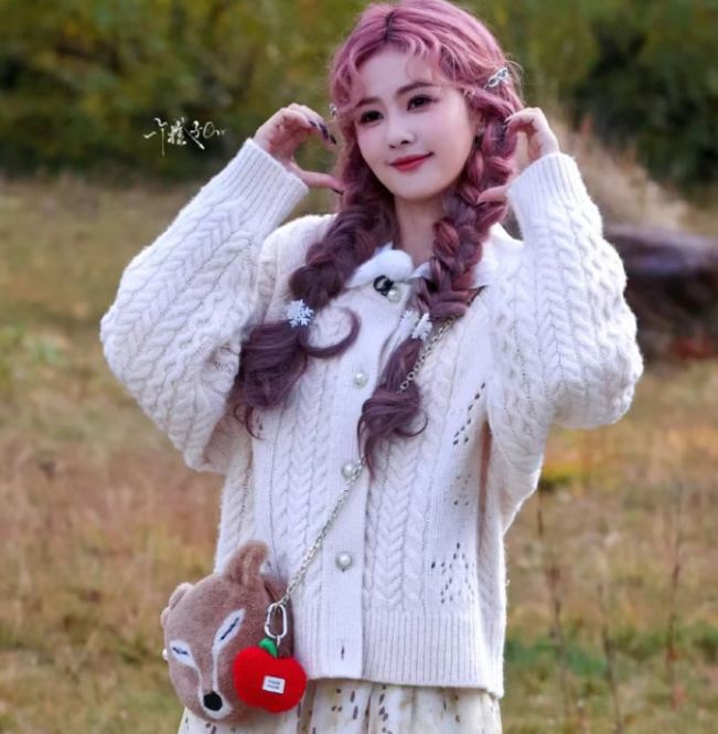 王楚然玩白鹿的辮子，王楚然名字打分